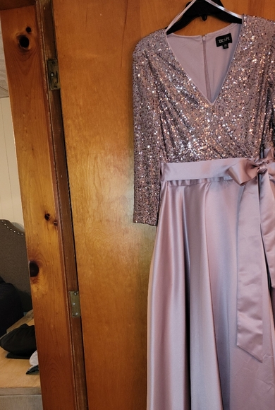 Formal Dress - Picture 2 of 4